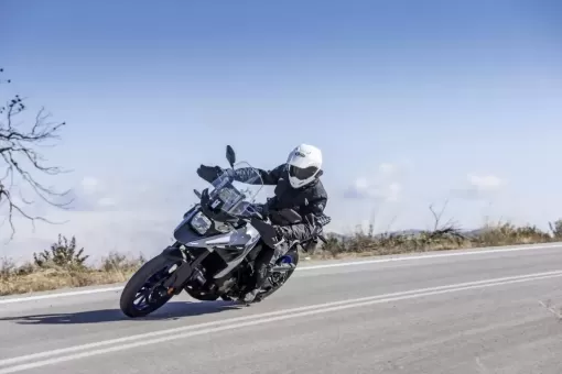 v-strom-1050-my24-action-3.webp